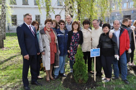 Накануне «Дня Радио» сотрудники Ростелеком положили начало «Аллее связистов» в Ульяновске.
